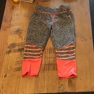Girls cropped workout pants
